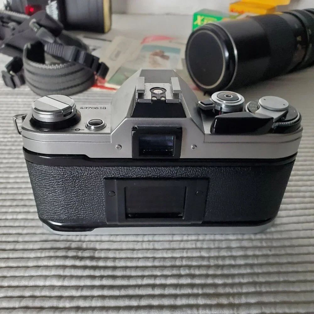 Canon AE-1 SLR Camera 50mm Lense Vivitar Flash Zoom Lense Manual Film Not Tested - Picture 5 of 16